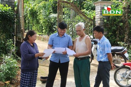 Khổ vì sổ đỏ râu nọ, cằm kia