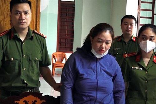 Bắt nữ quái lừa chạy việc