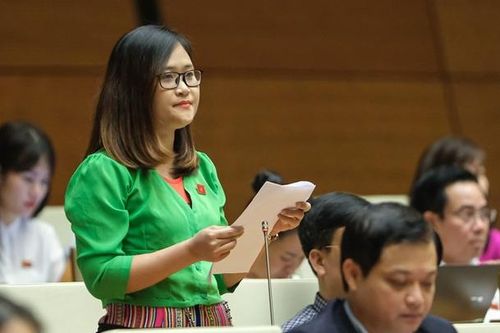 Đề nghị Chính phủ có thêm các chính sách hỗ trợ về sách giáo khoa, thiết bị dạy học