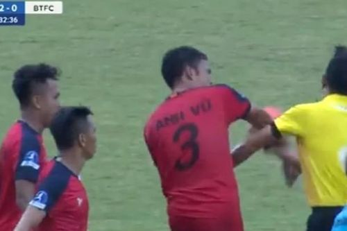 Đấm trọng tài, cựu cầu thủ V-League nhận án phạt thích đáng
