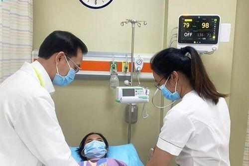 Người phụ nữ phải nhập viện cấp cứu vì uống rượu mật ong