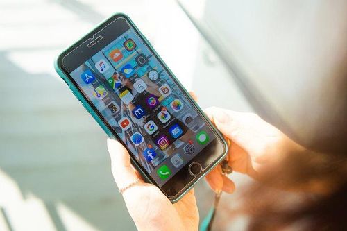 Apple bị chỉ trích vì không hỗ trợ iOS 16 cho iPhone 7