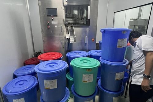 Công an TP.HCM 'cất lưới' ổ thuốc giả triệu viên ngay trong nhà máy tân dược thật