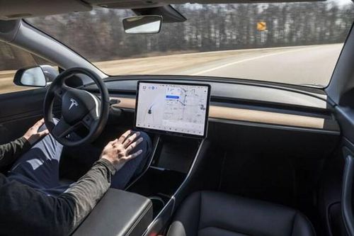 Mỹ mở rộng điều tra hệ thống 'lái xe tự động' của Tesla