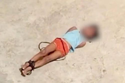 Mẹ trói con gái 5 tuổi bỏ trên sân thượng giữa trời 45 độ C để phạt vì lười học
