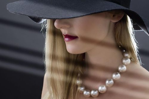 Đại gia giấu tên thẳng tay chi 19 tỷ đồng mua vòng ngọc trai cực hiếm