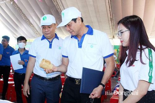 Đổi rác lấy quà