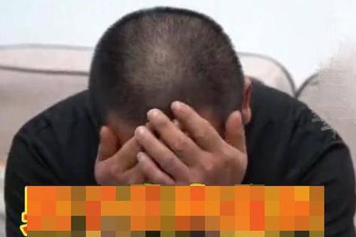 Phát hiện bí mật đau đớn về 3 con gái, người đàn ông ôm đầu khóc như mưa: Lời nói của người vợ mới là 'vết dao' cứa thêm sự tổn thương