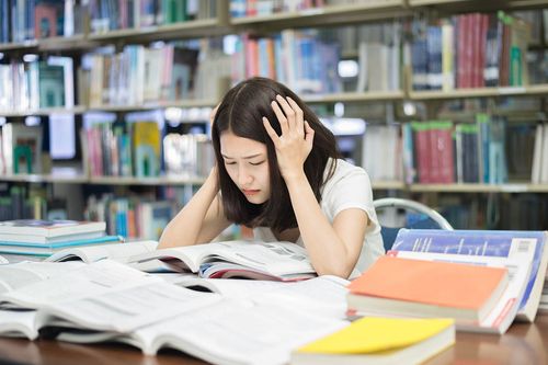 Gia tăng học sinh nhập viện vì stress mùa thi