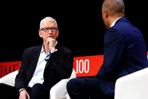 Tim Cook: 'Tôi đánh đổi quyền riêng tư để thừa nhận mình đồng tính'