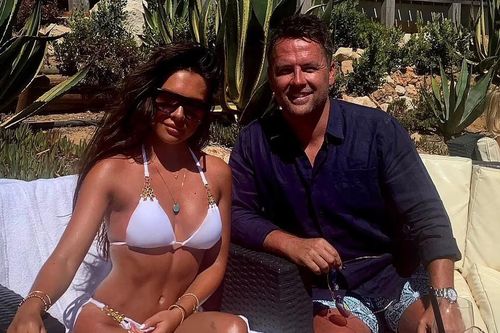 Michael Owen lo lắng khi con gái hôn người chơi trong show hẹn hò
