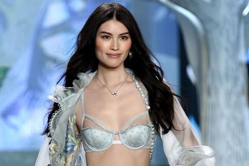 Siêu mẫu Hà Tuệ bị chỉ trích vì chụp ảnh phản cảm