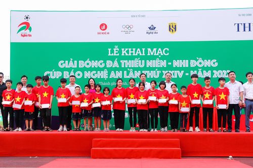 Khai mạc giải bóng đá Thiếu niên-Nhi đồng Cúp Báo Nghệ An lần thứ 24.