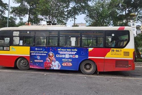 Xử lý xe buýt dán quảng cáo cá độ bóng đá