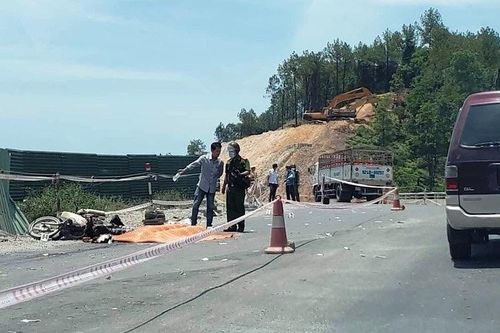 Truy tìm xe ô-tô tông chết người tại Huế rồi trốn khỏi hiện trường