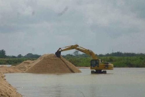Quảng Ngãi: Nhiều sai phạm trong cấp phép khai thác cát, đất