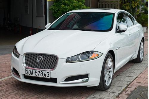 Jaguar XF ở Hà Nội giảm cả trăm triệu đồng vẫn ế 'chỏng chơ'