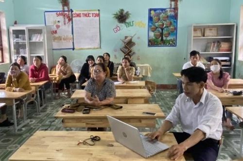 Trường vùng khó trăm phương, nghìn kế vẫn khó giữ chân giáo viên hợp đồng