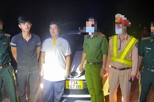 Bắt đối tượng thuê taxi vận chuyển 2.000 viên ma túy tổng hợp