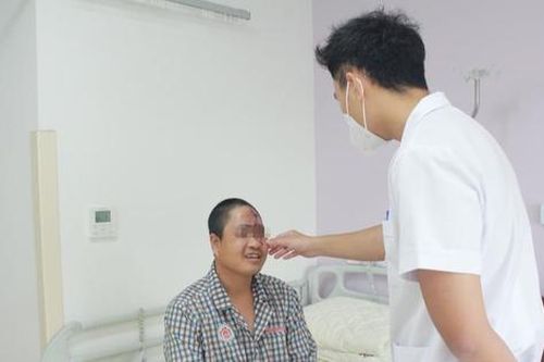 'Tái sinh' gương mặt cho người đàn ông bị dị tật bẩm sinh