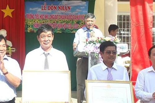 Trà Vinh: Trường Tiểu học Nhị Long đón bằng công nhận Trường đạt chuẩn quốc gia mức độ 1