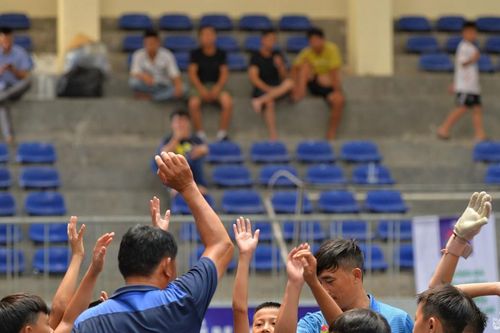 Bên lề sân cỏ Giải Bóng đá Thiếu niên - Nhi đồng Cúp Báo Nghệ An: 'Hiệp hội em trai' của Công Phượng