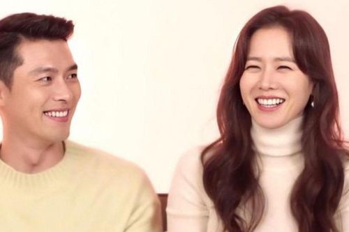 Biểu cảm của Hyun Bin khi nghe Son Ye Jin hát: Nụ cười '3 phần bất lực, 7 phần nuông chiều' gây chú ý