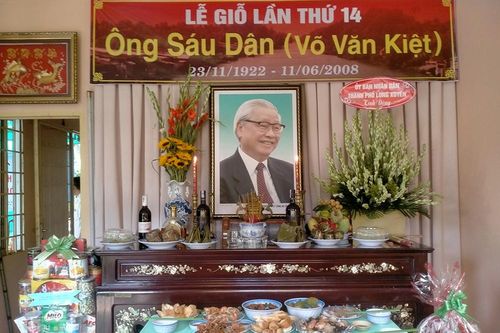 Dâng hương tưởng nhớ cố Thủ tướng Võ Văn Kiệt