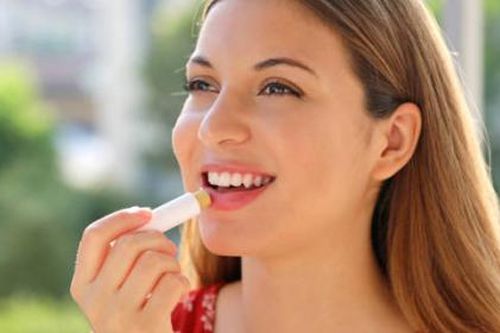 Bí kíp sở hữu lớp trang điểm căng mướt, ráo mịn, bền lâu cả ngày dài bất chấp ngày hè oi bức