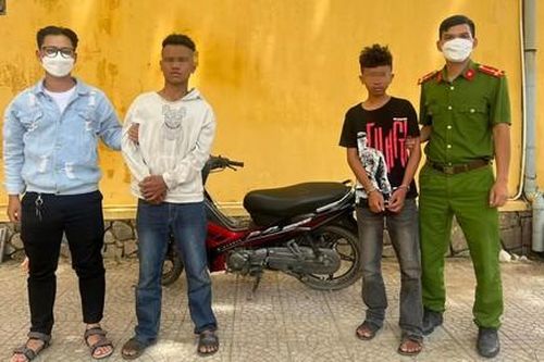 2 thiếu niên trộm xe máy sa lưới sau hơn 1 giờ lẩn trốn