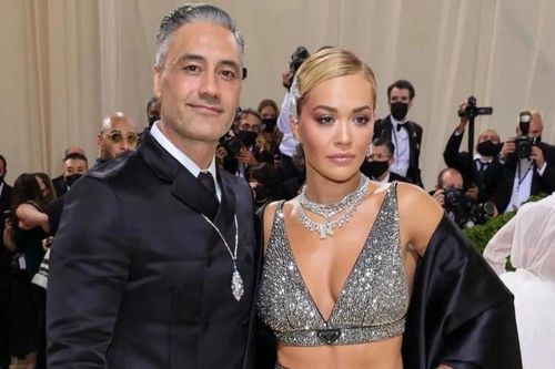 Mối tình kín tiếng của Rita Ora và đạo diễn 'Thor: Ragnarok'