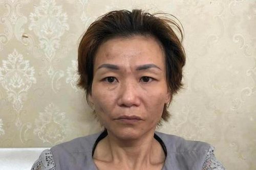 Bắt giữ người phụ nữ trộm cắp tại chợ đêm ở Hà Nội