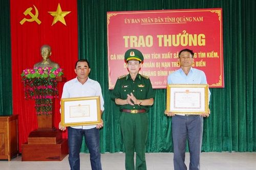 Quảng Nam: Khen thưởng ngư dân cứu 5 người trong vụ chìm tàu tại vùng biển Thăng Bình