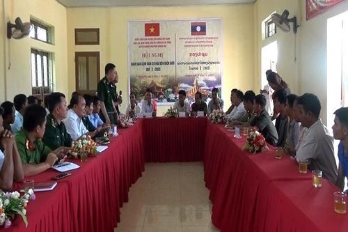 Giao ban kết nghĩa cụm dân cư hai bên biên giới