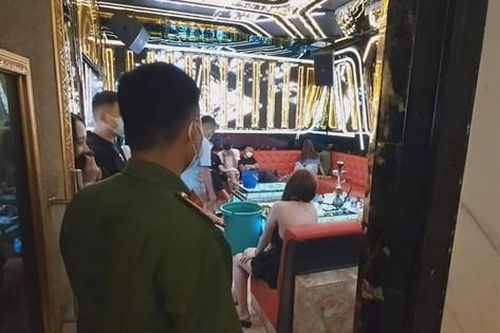 Quản lý quán Karaoke điều tiếp viên bán dâm cho khách