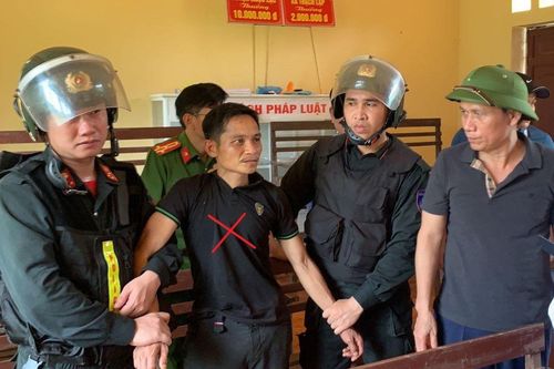 Nghi phạm chém 3 người hàng xóm thương vong là kẻ nghiện rượu