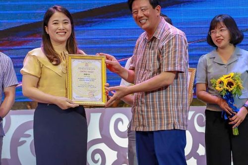 Hải Dương trao giải báo chí tôn vinh người làm báo trong đại dịch