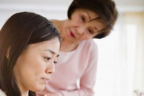 Tôi đang mang bầu 8 tháng, mẹ chồng đột ngột đưa 20 triệu rồi bảo tôi về nhà ngoại ở