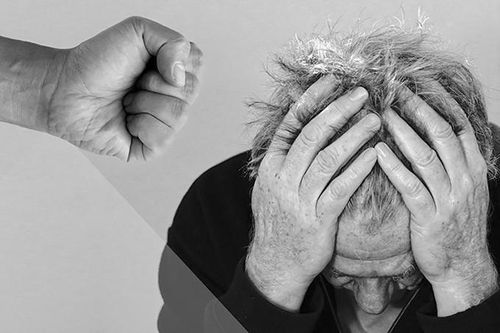 Nước mắt tuổi xế chiều…