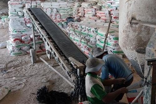 Đình chỉ hoạt động của công ty khai thác cao lanh núp bóng nhà máy gạch