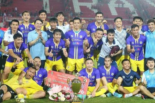 V.League 2022: Ráo riết chuẩn bị cho ngày trở lại