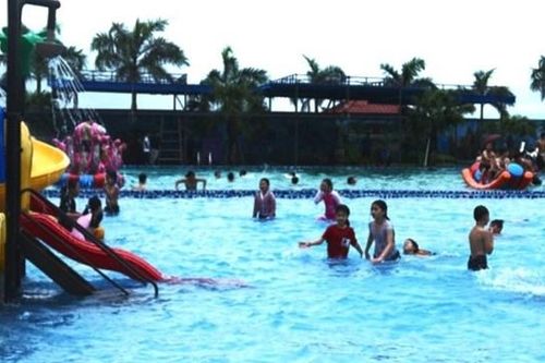 Thái Bình: Bé gái chết đuối ở bể bơi dành cho người lớn