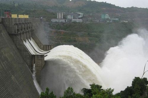 Mở tiếp cửa xả đáy hồ Sơn La, Hòa Bình