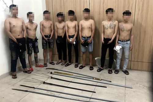 Hàng chục thanh niên hỗn chiến náo loạn chỉ vì cái vẫy tay