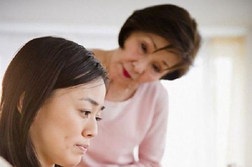 Đi lễ cùng mẹ chồng vô tình phát hiện ra bí mật khủng khiếp của chồng