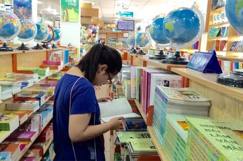 Bộ GD&ĐT: Không được ép học sinh mua sách tham khảo