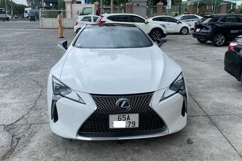 Lexus LC 500h siêu hiếm hơn 7 tỷ tại Việt Nam 'làm dâu' Cần Thơ