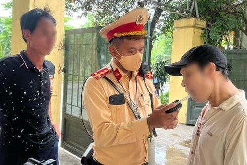 Gia tăng số người trung niên sử dụng rượu bia tại Hà Nội