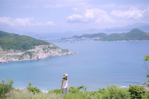 Đến 'Địa Trung Hải' của Việt Nam, ngắm biển xanh cát trắng và làng chài đẹp mê hồn