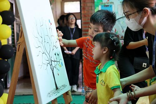 Đem 'ươm mầm khát vọng' đến với trẻ em mẫu giáo SOS
